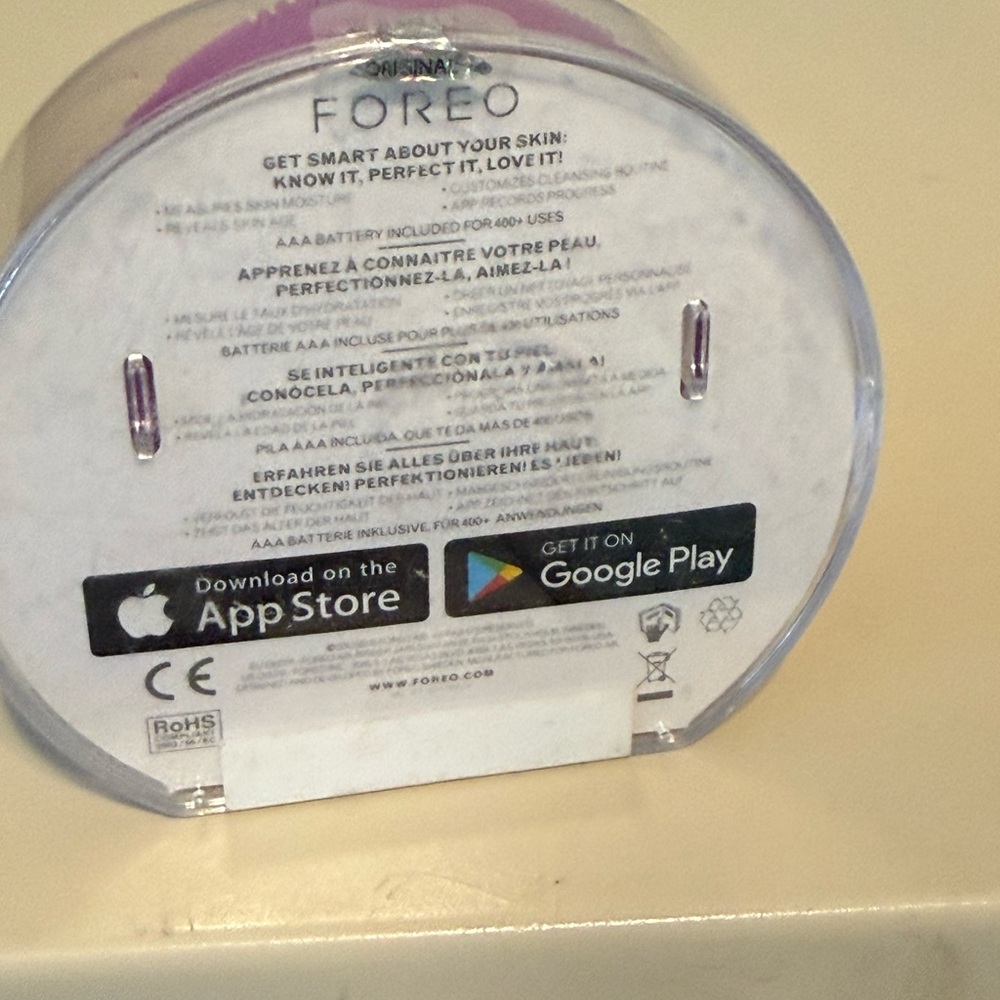 FOREO Luna Fofo Facial Brush in Purple and White Packaging - Picture 6 of 6